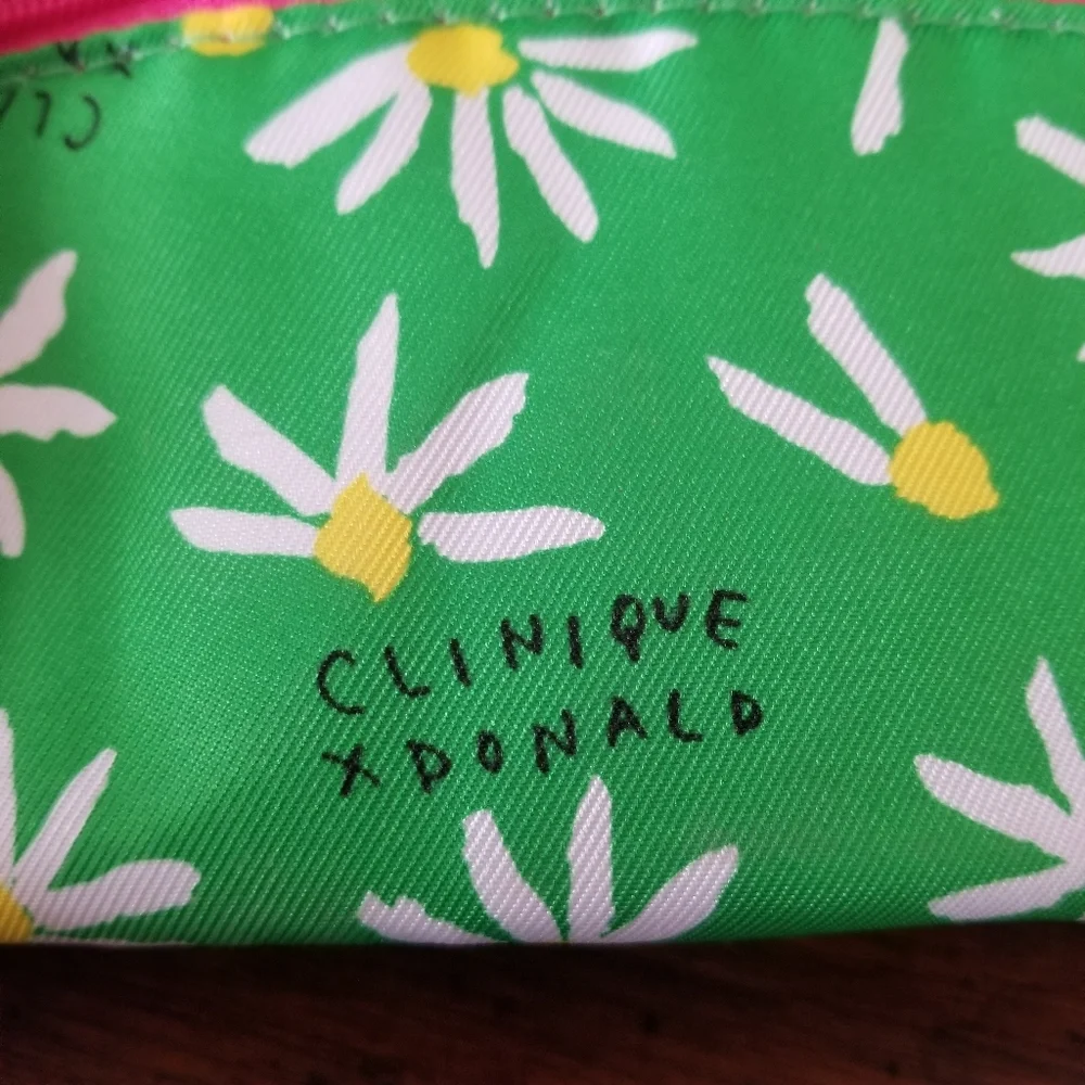 2/$14 Clinique x Donald (Pliner) 4 Piece Set